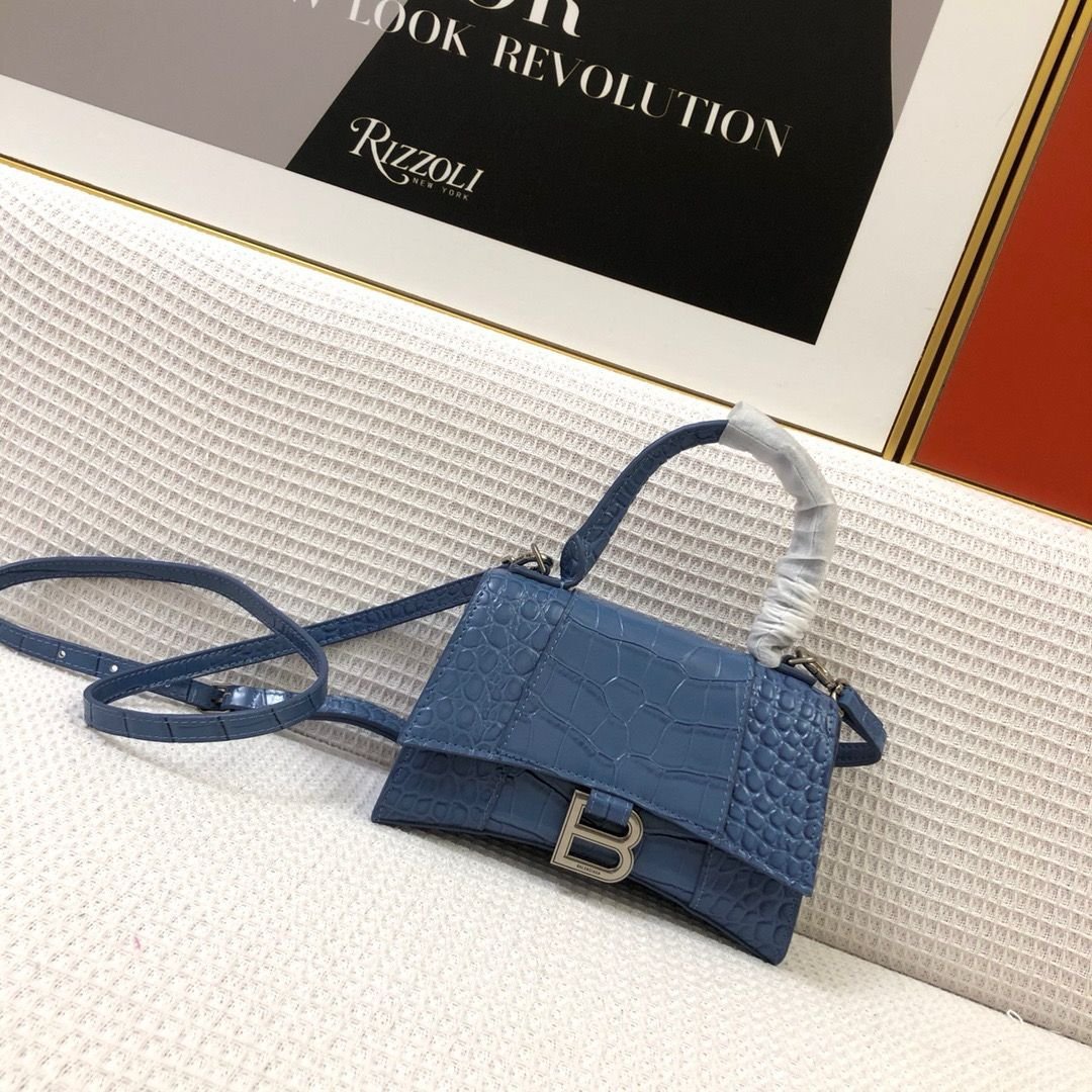 Hand Carry Bags - Image 4