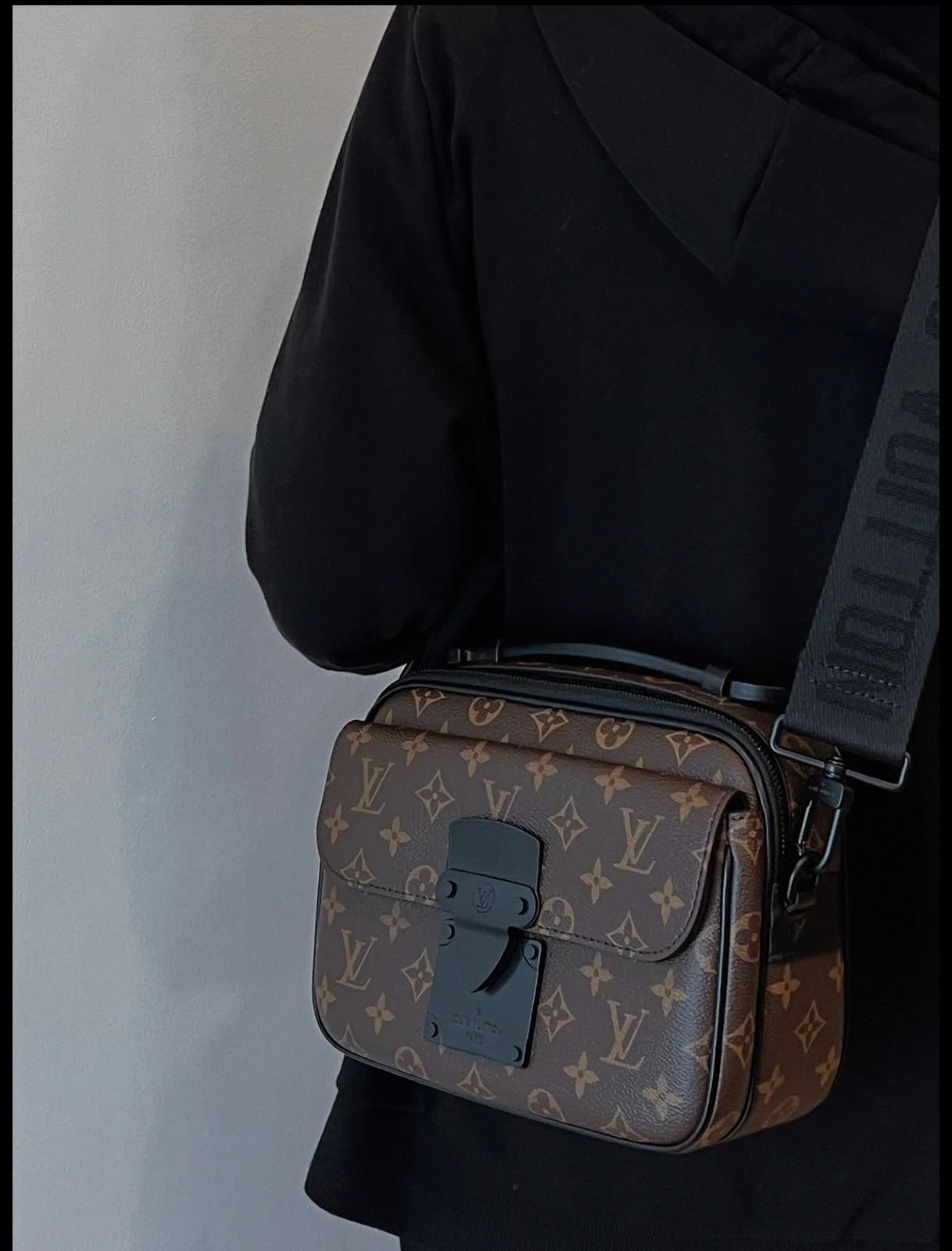 Hand Carry Bags - Image 3