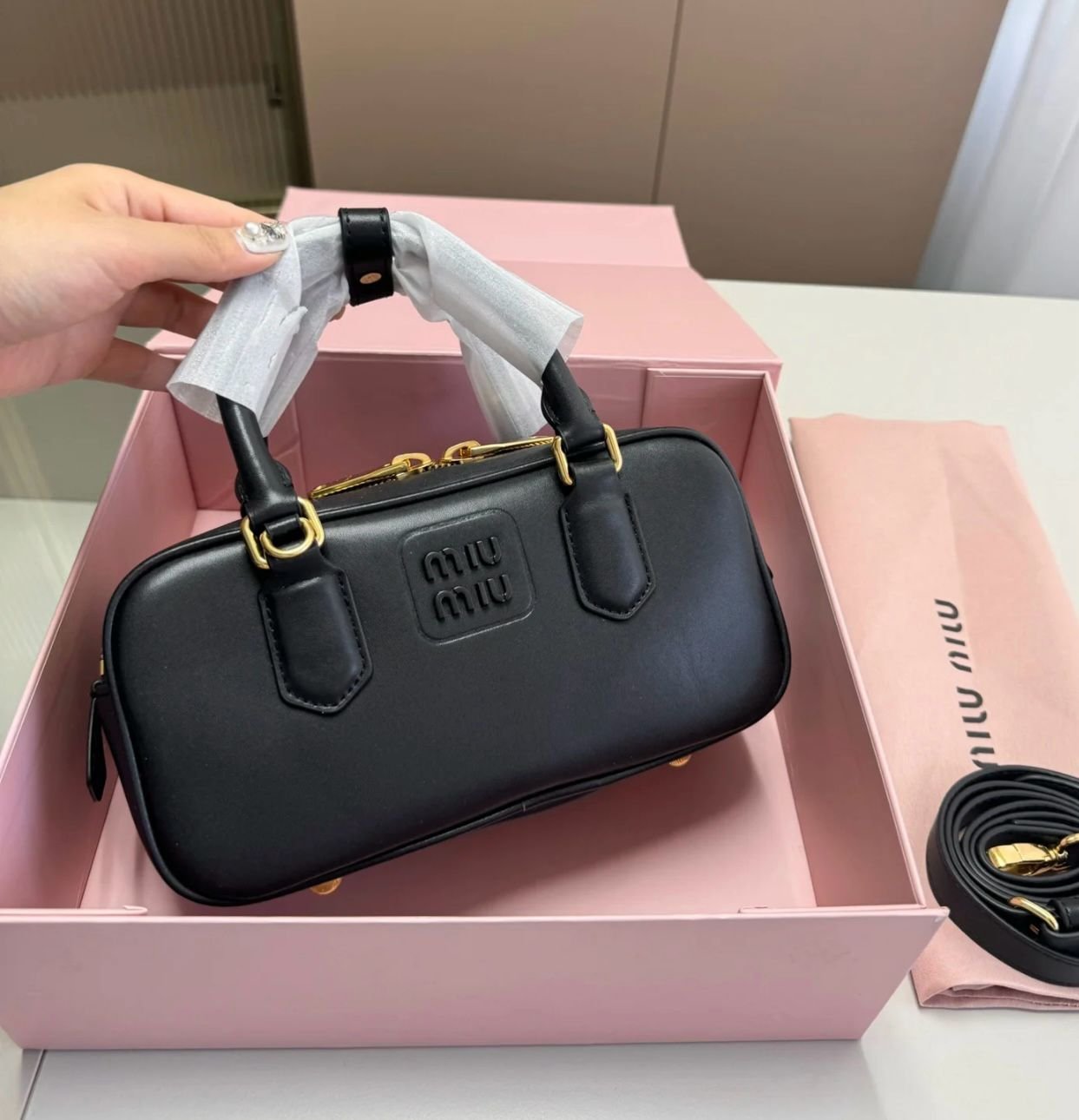 Hand Carry Bags - Image 3