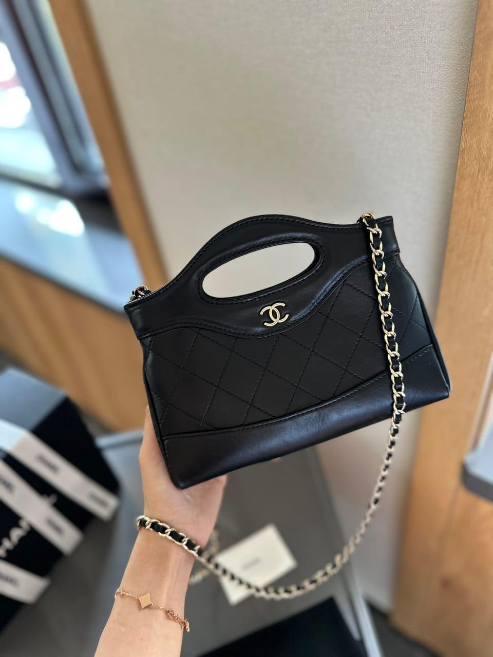 Hand Carry Bags - Image 4