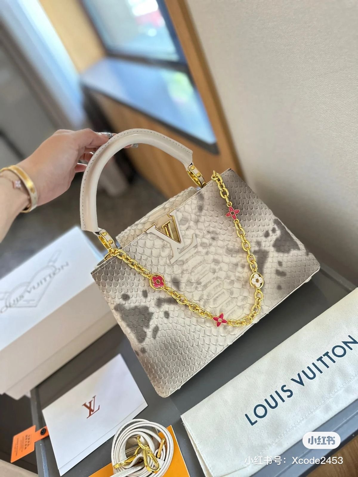 Hand Carry Bags - Image 5