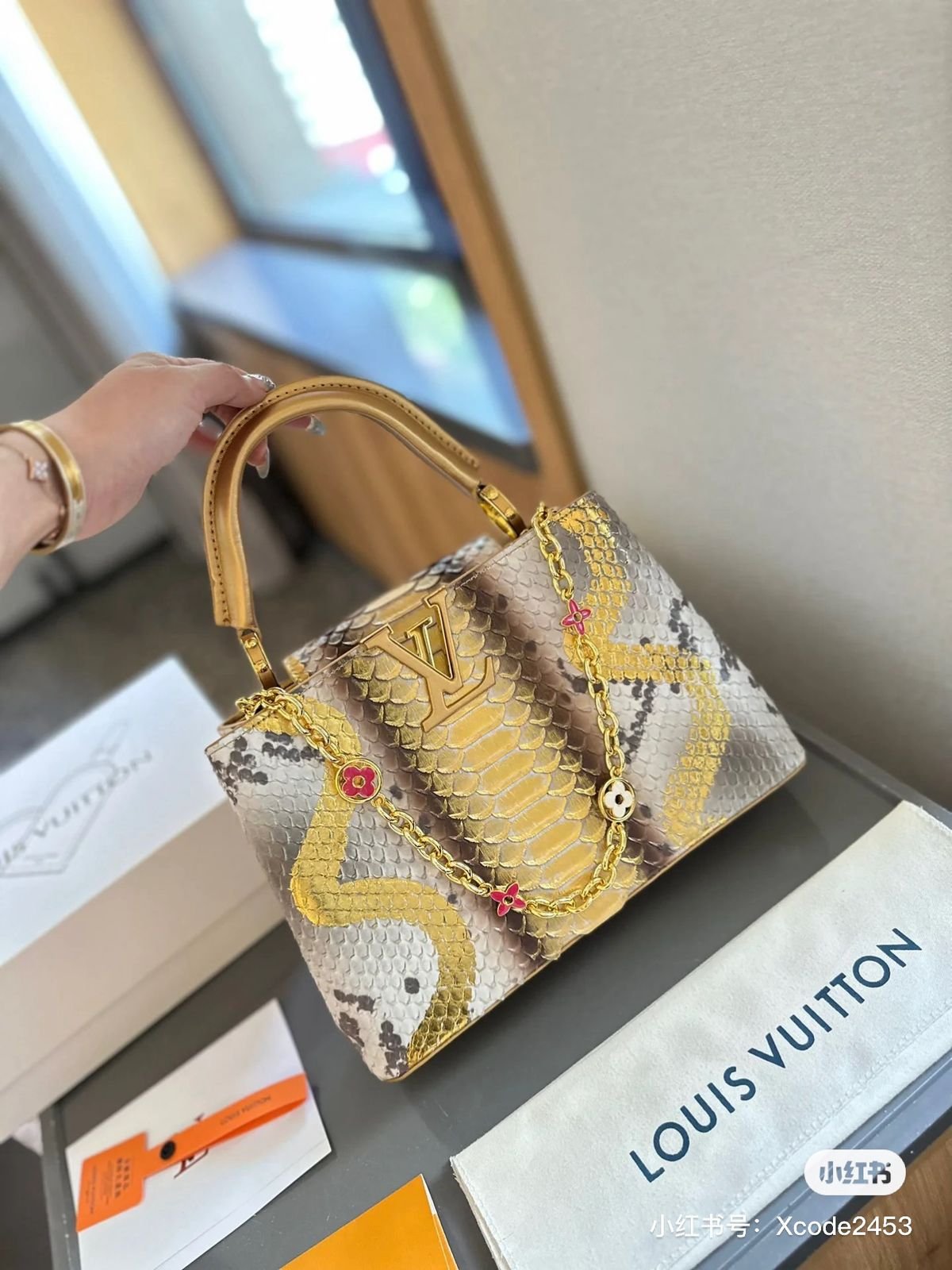 Hand Carry Bags - Image 3