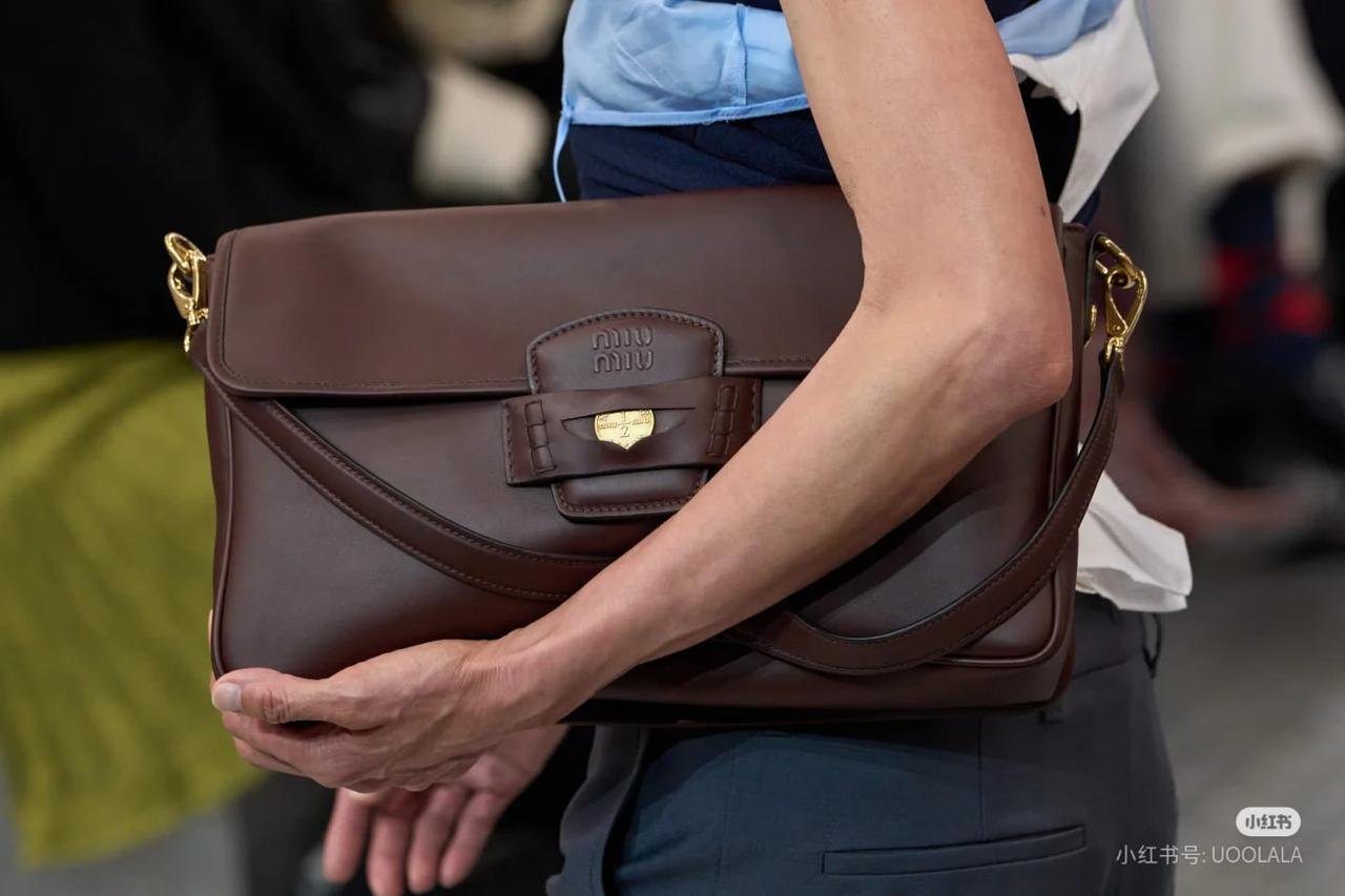 Hand Carry Bags - Image 2